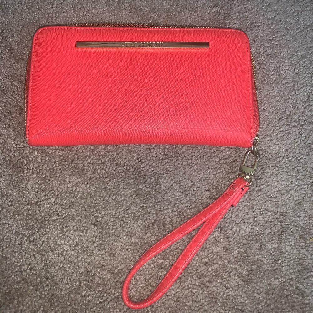Steve Madden wristlet wallet